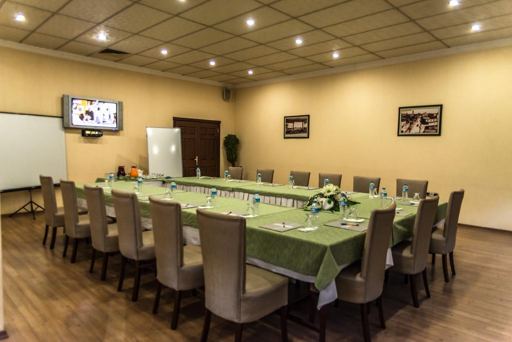 Kristal Otel Adana Esterno foto