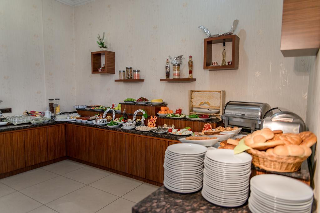 Kristal Otel Adana Esterno foto