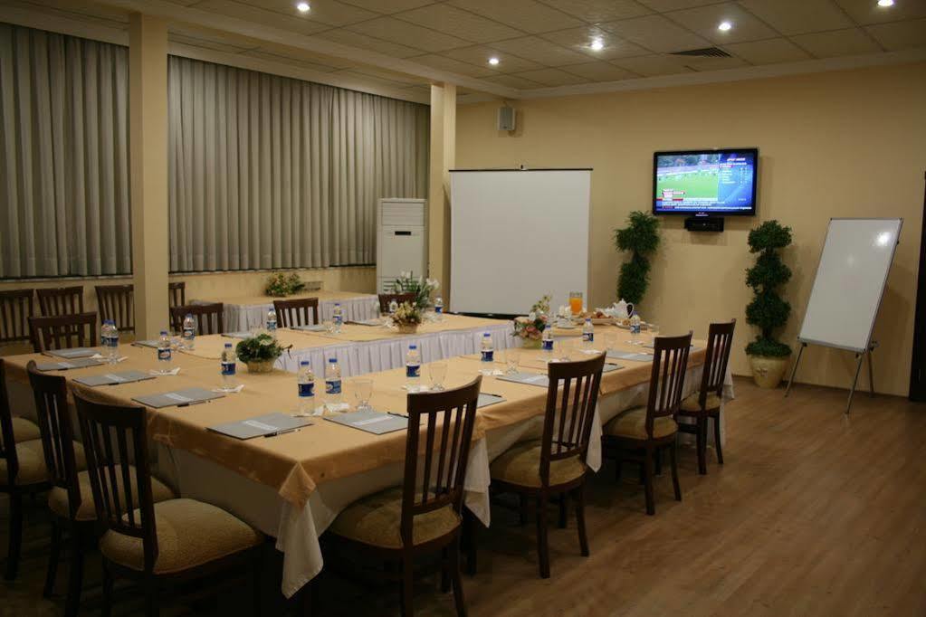 Kristal Otel Adana Esterno foto